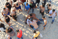  بالصور: اصابة خطيرة لشخص سقط عن علو مرتفع في شاطئ ناخوم جولدمان بيافا